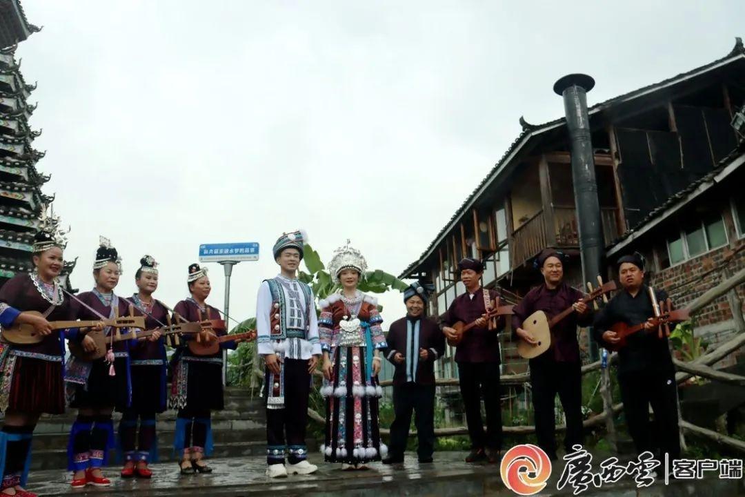 巴黎奥运会羽毛球混双冠军雅思组合，苗山之旅竟如此精彩  第2张