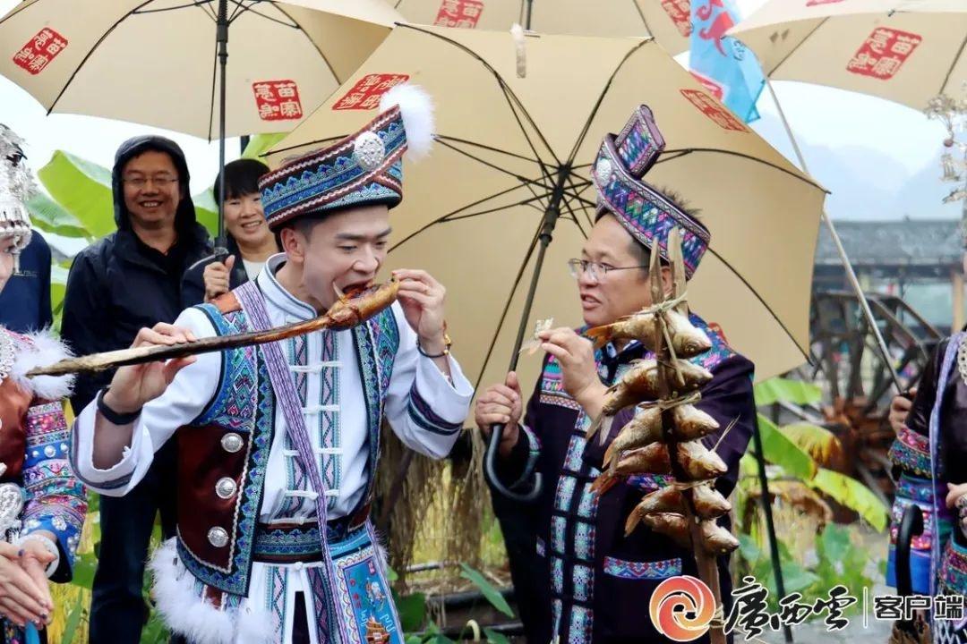 巴黎奥运会羽毛球混双冠军雅思组合，苗山之旅竟如此精彩  第4张