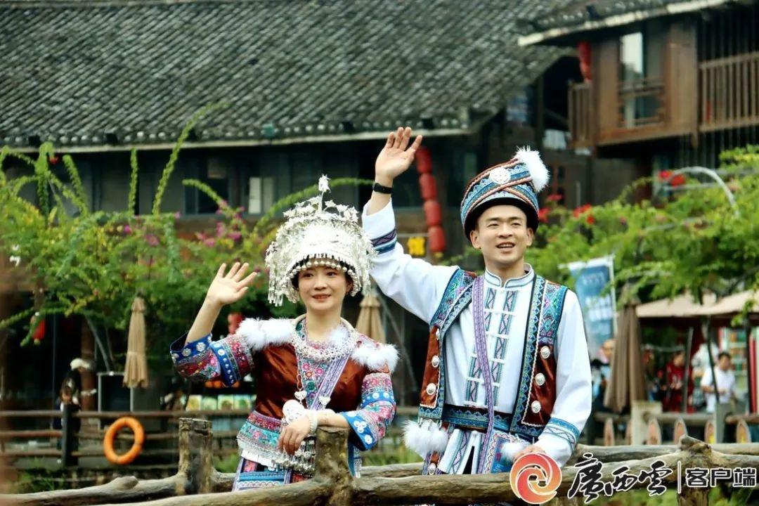 巴黎奥运会羽毛球混双冠军雅思组合，苗山之旅竟如此精彩  第5张