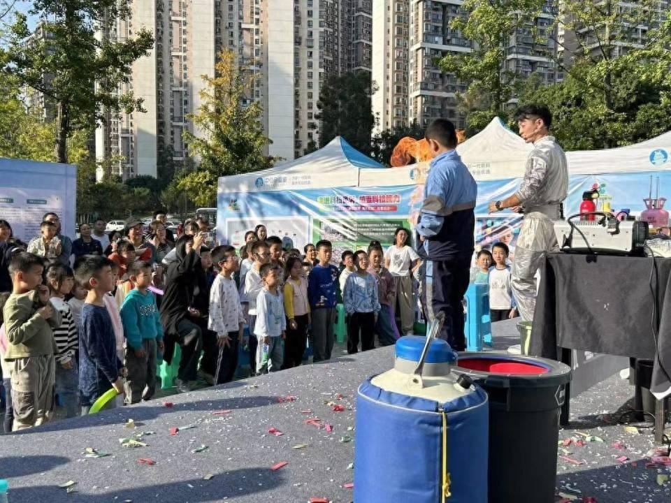 快来体验神奇科学魔法实验，感受科技魄力  第1张