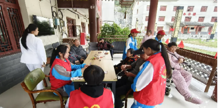 20 余名志愿者齐聚敬老院，快乐夕阳·爱心陪伴活动意义非凡  第2张
