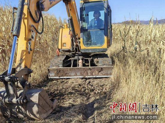 安图县两江镇多措并举推进秋收工作，确保粮食颗粒归仓  第2张