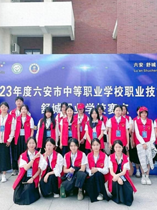 学雷锋活动涌现先进典型，舒城职业学校张悦同学获市级校园雷锋认定  第1张