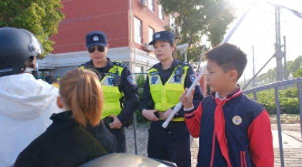 一盔一带快闪宣传活动，让交通安全意识深入人心  第1张
