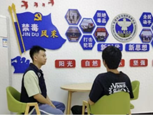 从药物滥用到禁毒志愿者，一杯柠檬茶背后的惊人转变