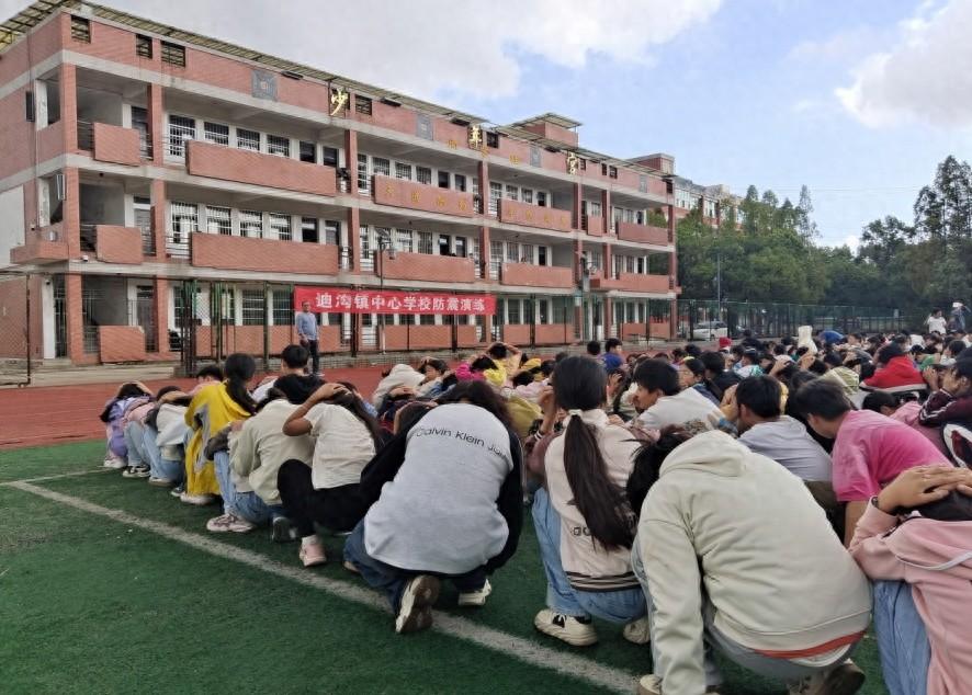 提高应急能力，防震减灾从青少年抓起  第1张