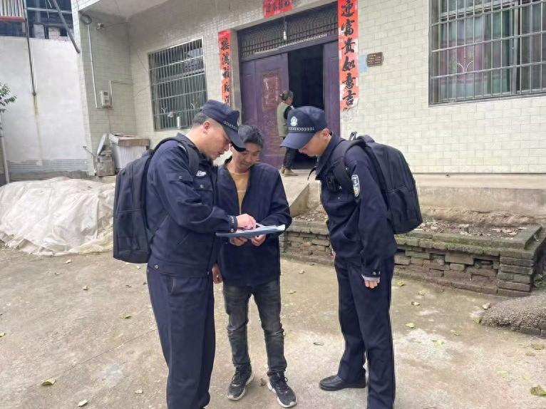 小背包，大作用！商南县公安局青山派出所创新背包警务模式，服务群众零距离