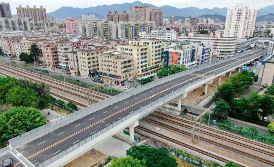 10 月 30 日下午通车！东莞塘厦迎宾大道跨铁路桥即将华丽重生  第1张