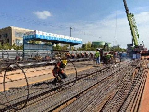 4.53 公里！机场城际快速干道建设如火如荼，预计年前完成 600 米承台和墩柱施工