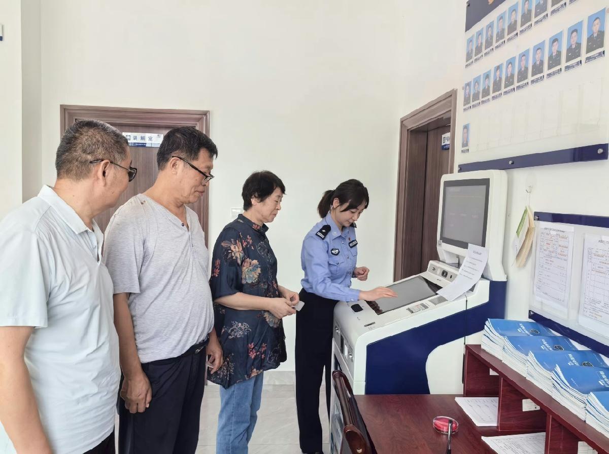 户籍民警杨璐：以服务为宗旨，让群众少跑路甚至不跑路  第3张