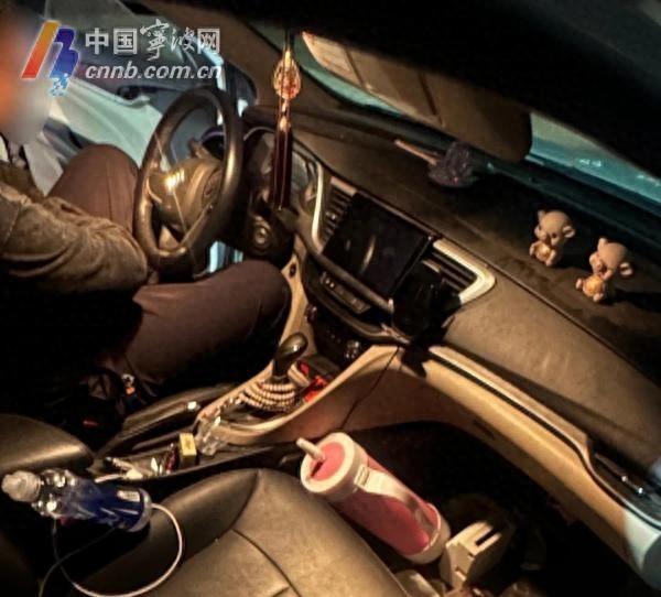 14 岁少年精神萎靡，母亲竟要警察将其抓走，背后原因令人痛心