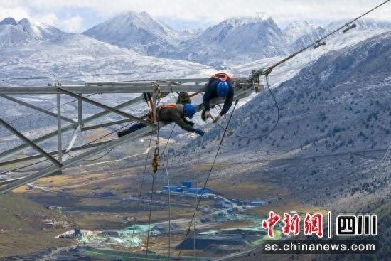 1000 千伏特高压！川渝工程最复杂区段放线施工顺利完成，厉害了