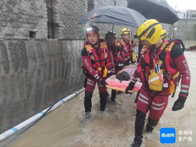 台风潭美+冷空气！陵水全域突发强降雨，内涝严重，多起人员受困  第2张
