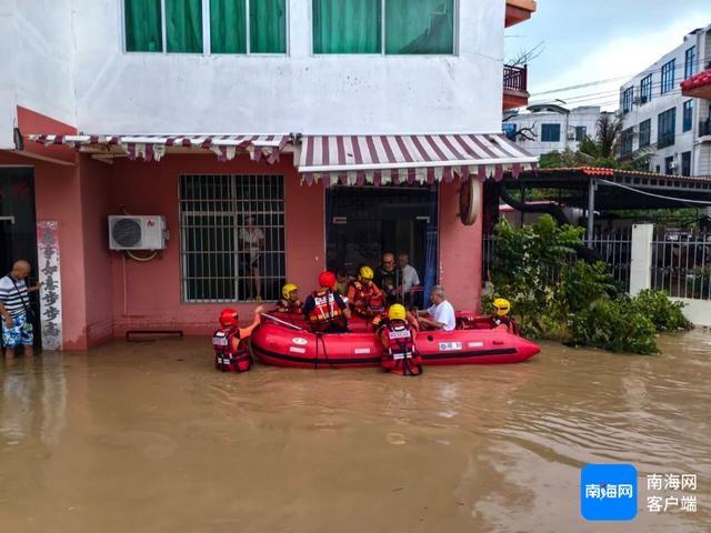 台风潭美+冷空气！陵水全域突发强降雨，内涝严重，多起人员受困  第3张