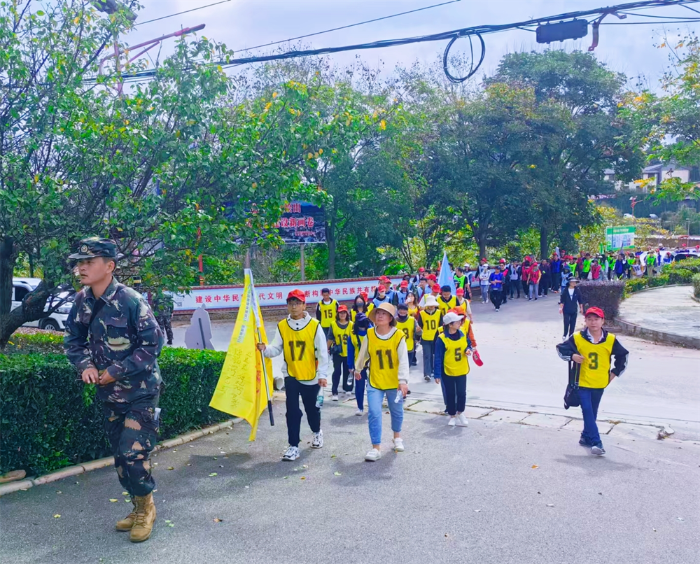 楚雄州邮储杯健步走联谊宣传活动，150 余人参与，多个趣味项目等你挑战  第3张