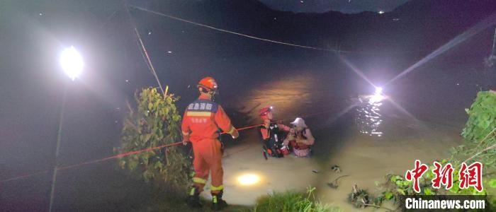 海南多地遭强降雨内涝，消防紧急营救疏散群众  第2张
