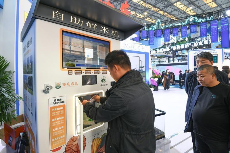 苹果敷上面膜、鸡蛋刻上身份证，杨凌农高会这些农业高科技太神奇了  第2张