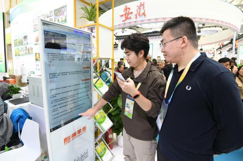苹果敷上面膜、鸡蛋刻上身份证，杨凌农高会这些农业高科技太神奇了  第5张