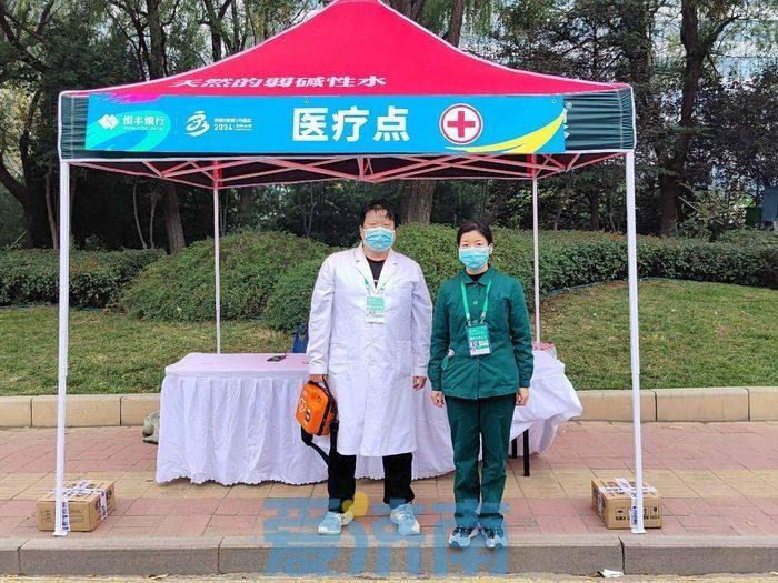 济南马拉松 3 万余人开跑，济南医院 9 名医护人员保驾护航  第2张