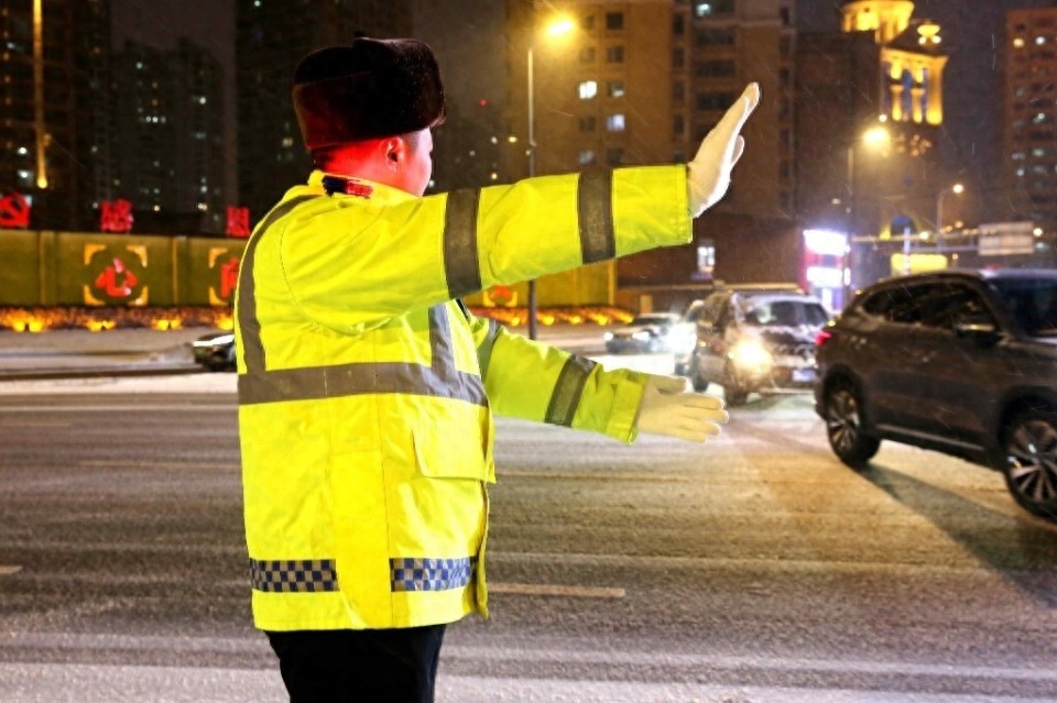 哈尔滨降雪预警：28日早出行必看！交警部门紧急提示，这些路段需特别注意  第1张