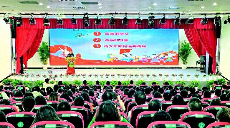 警长兰茜我们的青春不毒行宣讲震撼校园，380名师生共筑安全防线  第1张