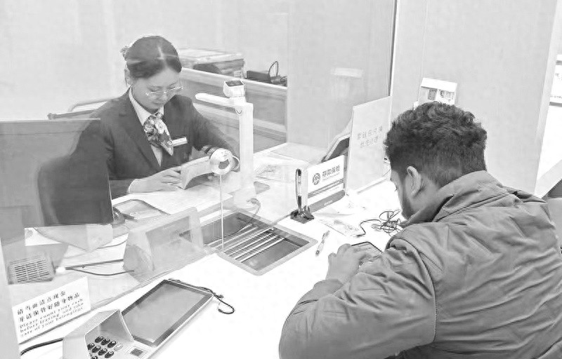 异国他乡的温暖瞬间：农行员工用爱心跨越语言障碍，为留学生找回失卡  第1张