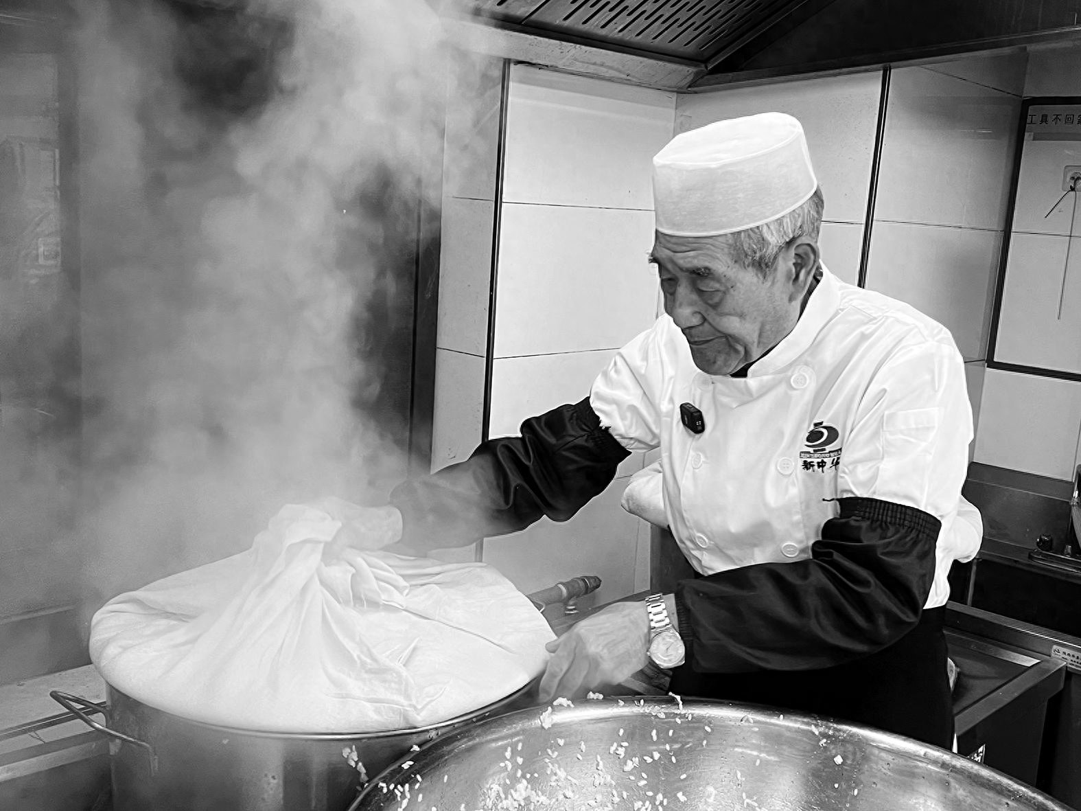 85岁甑糕大师王稳记：传统手艺与现代网红美食的完美结合
