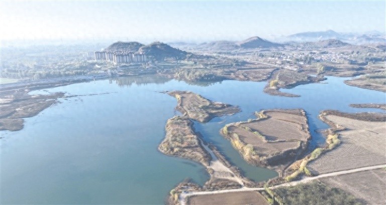 冬日瀑河水库：候鸟迁徙季，天鹅鸿雁共舞，尽享自然宁静  第1张