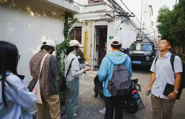 台风贝碧嘉来袭，上海路面积水电动车溅起水花，气候变化如何影响你的生活？  第5张