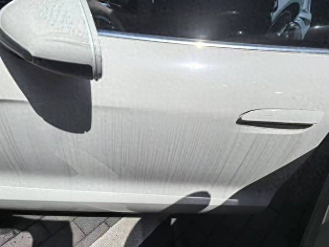 保时捷维修半年变晒车？128万豪车遭遇‘露天待遇’，车主怒讨说法  第1张
