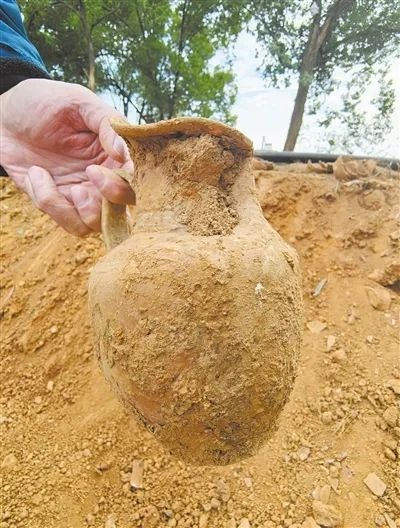 李渡酒庄惊现唐代洪州窑遗址，千年文物重见天日，网友热议：李渡为何总能挖到宝？  第3张