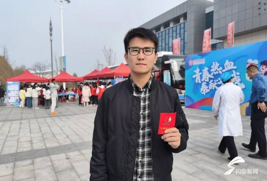热血同行 潍爱有光：大学生献血车上的青春故事，1200毫升的爱心成就  第2张