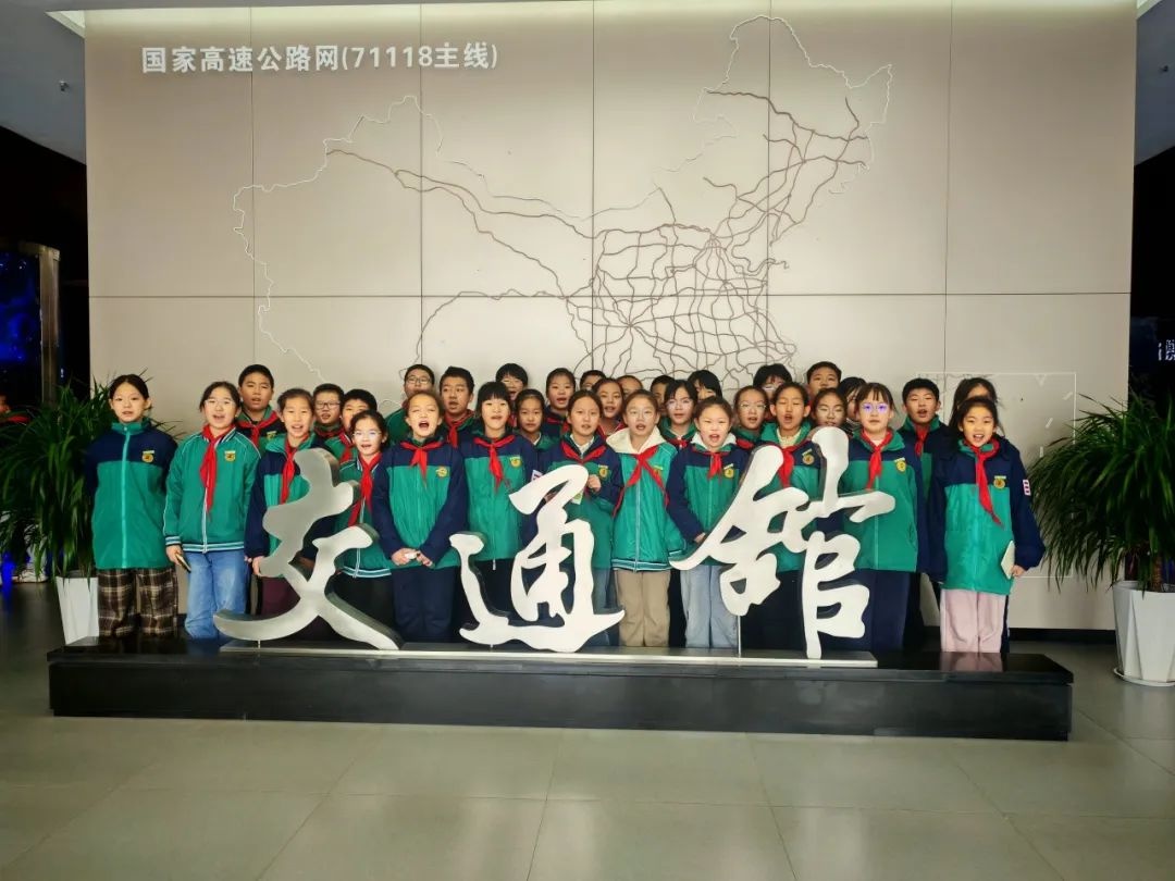 100名学生亲历长安大学交通博物馆，揭秘现代汽车诞生的漫长历史  第2张