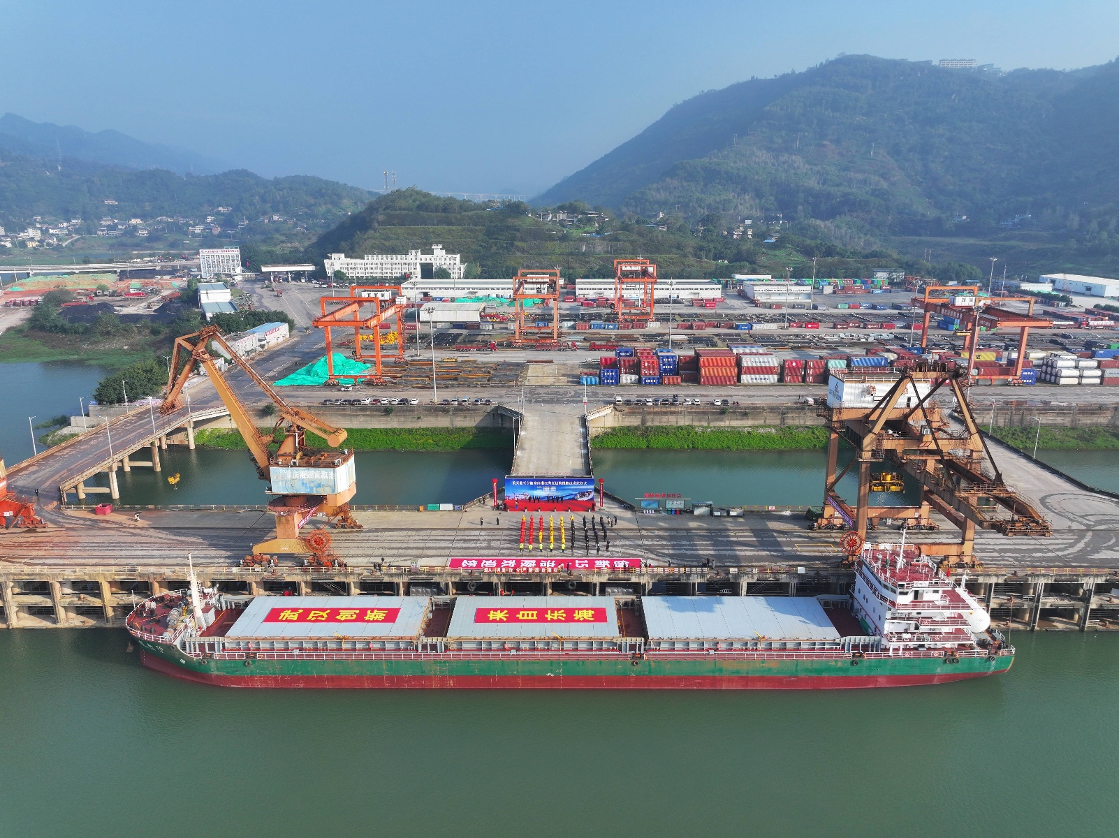 重庆港—宁波舟山港江海直达航线正式开通，西南地区迎来海轮时代  第2张