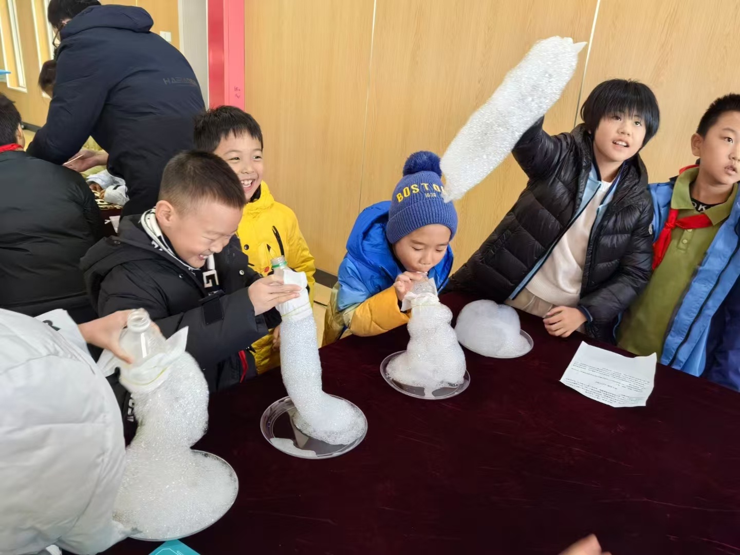 500名师生齐聚校园科技节，机器人、科学实验、竞技项目点燃科技梦想  第3张