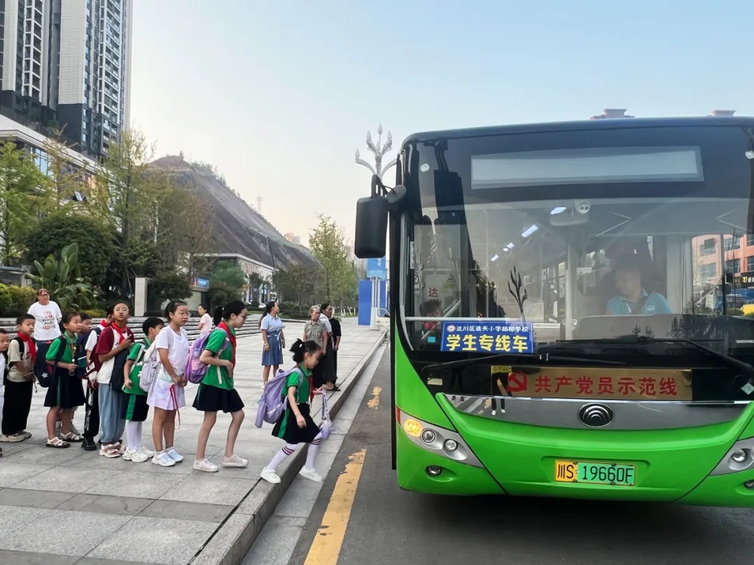 达州公交站牌未更新，市民出行受阻，13路线路优化后仍坐错车，相关部门何时解决？  第5张