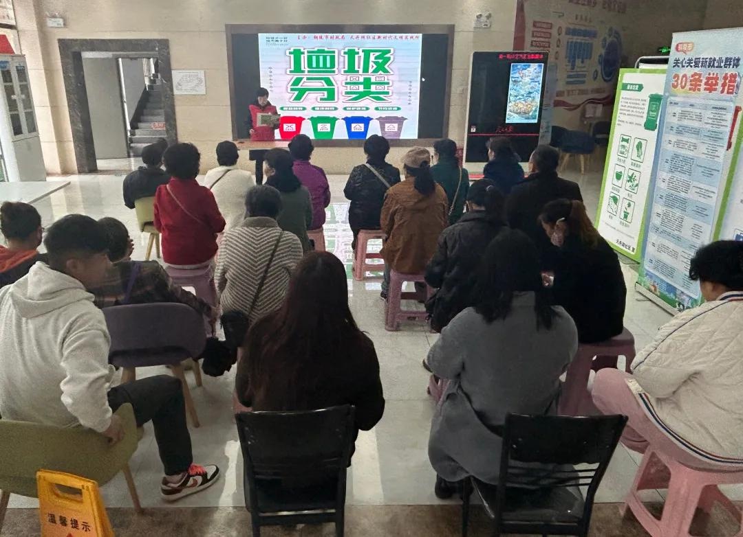 铜官区掀起垃圾分类热潮，全民参与共建绿色家园  第2张