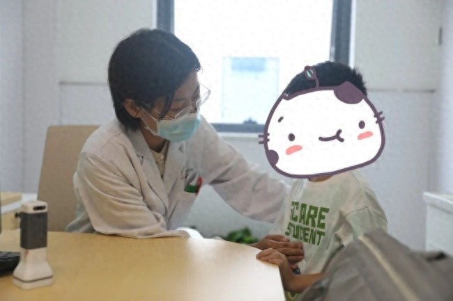 2岁女童因瓜子仁卡喉，10天后陷入嗜睡，医生紧急救治揭示饮食恐惧真相  第1张