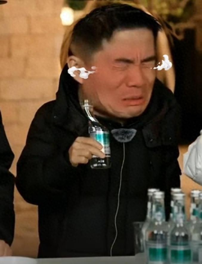 董宇辉崂山挑战白花蛇草水，表情包背后的青岛味道大揭秘
