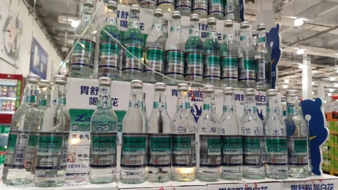 董宇辉崂山挑战白花蛇草水，表情包背后的青岛味道大揭秘  第3张