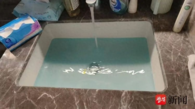 湖水蓝自来水惊现小区，居民饮水安全引爆热议  第1张