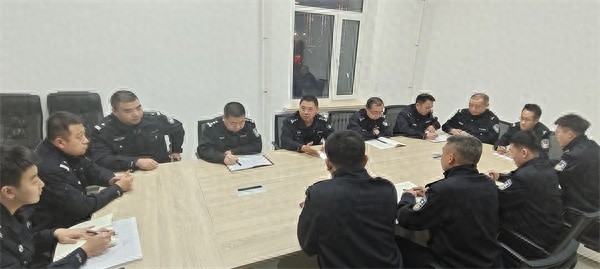 暴雪来袭，鹤岗中院干警严阵以待，确保司法安全与畅通  第1张
