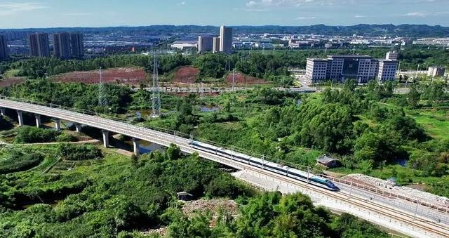 重庆轨道交通客运量飙升！日均395万人次，未来5年将迎来巨变  第2张