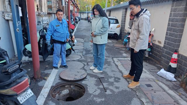 社区英雄！他们不怕脏臭，连续奋战几小时，只为疏通下水道，守护居民生活环境  第1张