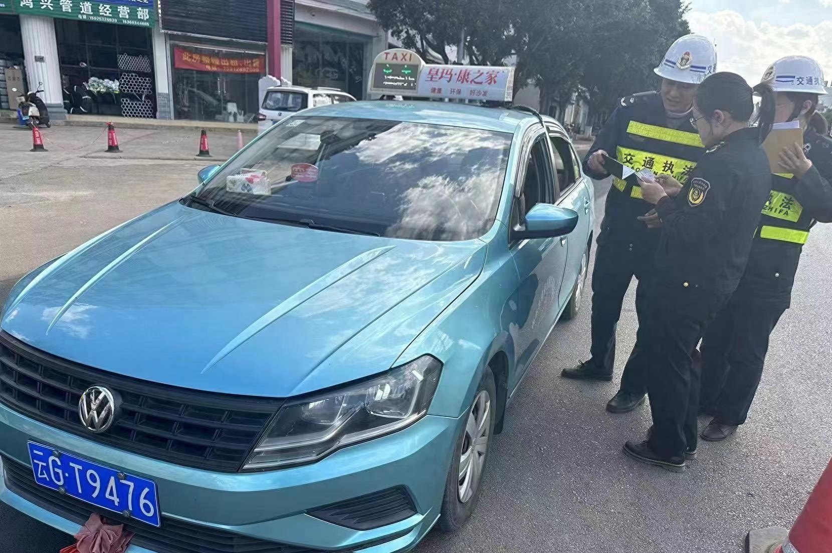 红河州交通执法支队全力出击，确保中越边境经贸旅游交易会顺畅出行  第1张