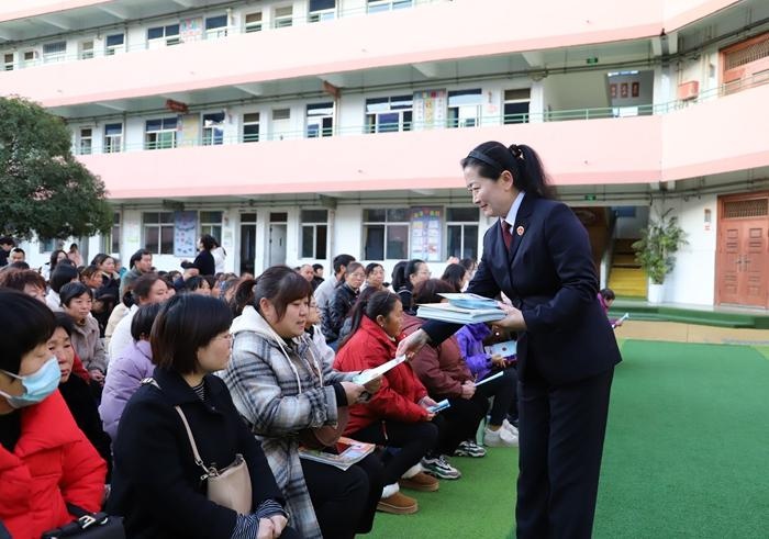 汉中检察官走进小学家长会，用爱与责任为未成年人护航  第2张