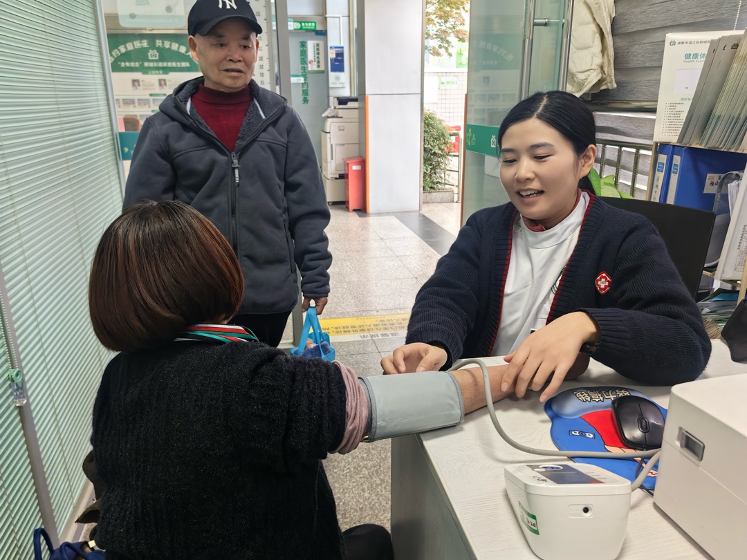 家庭医生岳定辉：用医术和爱心，让社区老人感受到家的温暖  第2张