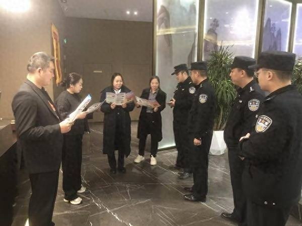 揭秘网络谣言：民警深入企业，教你如何识破谣言，保护自己