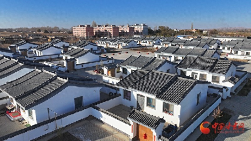 告别破旧老房，临泽县鸭暖镇大鸭村生态搬迁安置点新居宽敞明亮，村民赞不绝口
