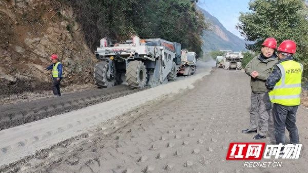 张家界慈利县S518线大中修工程：直击施工现场，揭秘安全隐患与安全措施  第1张